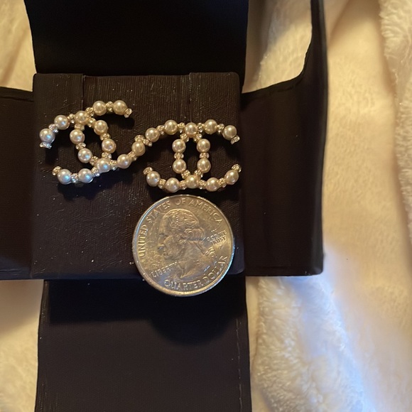 CHANEL Stud Earrings AUTHENTIC BRAND NEW - Picture 11 of 12